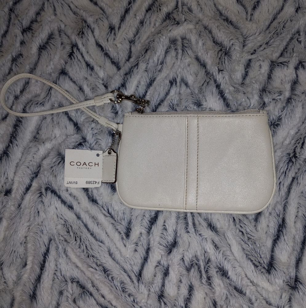 Coach White Leather Wristlet No. F42389